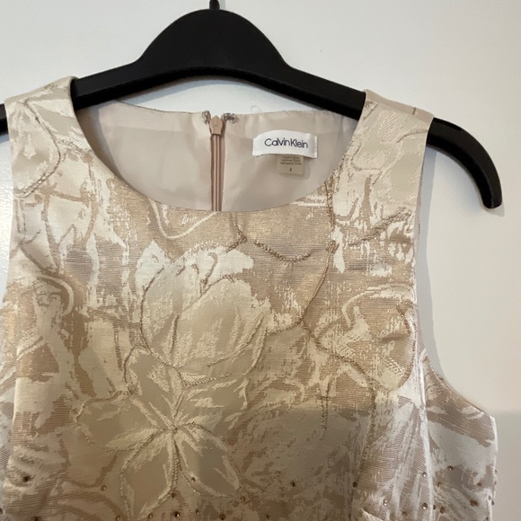 Elegant sleeveless Calvin Klein dress - Picture 2 of 11